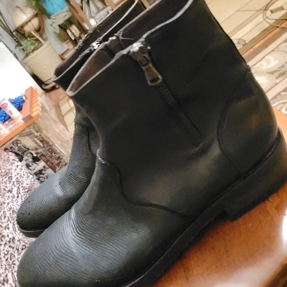 Boots - Picture 3 of 4
